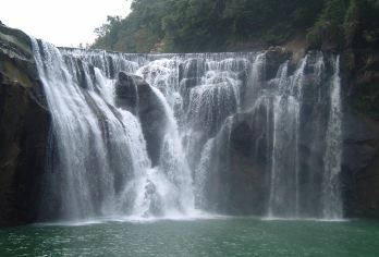 台北一日游： 十分瀑布/十分老街/九份老街【中文后台客服/酒店接送】