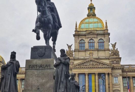 捷克布拉格城堡-饥饿墙-高堡-国家博物馆一日游【私人定制包车游，感受布拉格文化的多元与包容】