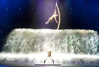 从阳朔出发，桂林永恒之爱VIP之旅包含往返直通车【从阳朔县出发，乘坐往返直通车桂林的三生三世。 VIP座位和VIP座位均可自由选择】