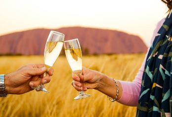 澳大利亚乌鲁鲁+圣地日落之旅【含接送/含饮品/可选晚餐】【深入探访乌鲁鲁–卡塔丘塔文化中心与乌鲁鲁岩脚，聆听 Anangu 原住民的 Tjukurpa】