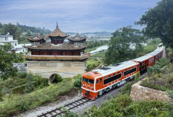 临安至石屏米轨小火车+探古城韵味+豆腐博物馆手工体验一日游【串联火车观光、古城寻迹、非遗体验，一日浓缩石屏特色，行程丰富不单调】