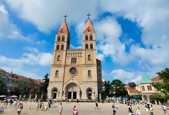 【2-6人小团】栈桥+信号山+教堂+八大关+五四+小麦岛1日【[优选车型]5-9座舒适用车，专注精品小团，赠送打卡劈柴院，玩的更轻松】