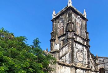 北海侨港风情街+涠洲岛+天主教堂观光车一日游可英文服务【提供多语种服务、涠洲岛观光车接送、热门景点门票代订一站式旅行服务】