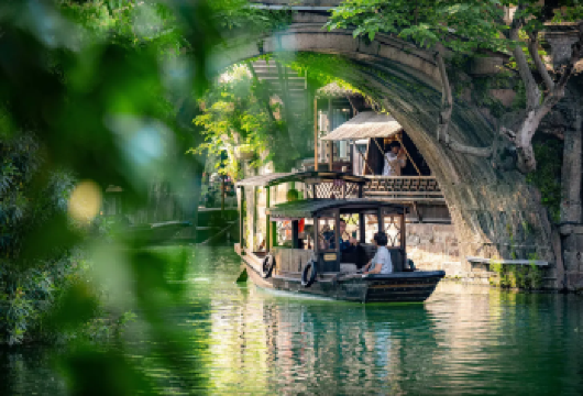 【嘉兴桐乡一日游】时尚濮院古镇+乌镇西栅景区+【上海往返】【纯玩儿，定制专车出行，行程自由】