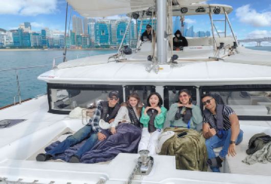 釜山游艇体验+蓝线公园天空胶囊一日游 (甘川文化村&龙宫寺)【天空胶囊列车｜搭乘Blueline空中列车，透过玻璃车厢眺望釜山海岸线，感受独特高空观景体验。】