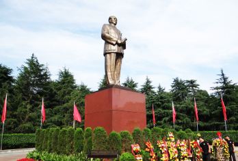 轻快游·（故居+铜像+纪念馆等景点参观）含车接送+导游讲解！【[优质资源]严选精华景点，3年以上经验丰富专线导游带团；深度参观伟人故里，拒绝走马观花】