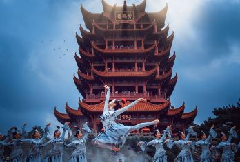 中国湖北+黄鹤楼+武汉长江大桥一日游【多语种+私人定制游）【来一场说走就走的旅游吧，当地人带您Citywalk，可提供多语种的地陪人员，可接待来自不同国家客户】