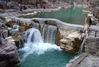 河南世界地质公园云台山+恩州驿包车一日游【触摸亿万年前的岩石，走进王维诗里的风景】