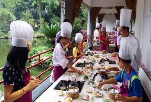 成都川菜博物馆+都江堰一日游[私家团+含门票+含都江堰讲解]【全程往返独立用车+酒店上门接送+真纯玩+无购物+0套路+0推销】