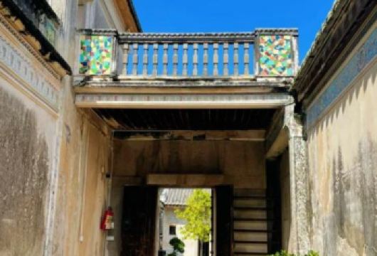 潮汕岭南侨宅+陈慈黉故居+广济桥+开元寺牌坊街一日游【文化串联：线路串联了汕头侨乡文化与潮州古城风貌。】
