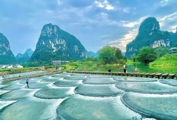 广西南宁：东兴口岸+防城港口白浪滩|可定制行程|包车一单一团【私人定制服务为您开启便捷之旅】