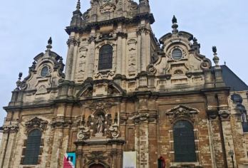 比利时布鲁日钟楼 +爱之湖+布鲁日市政厅+圣母教堂【上门接送，行程自由 安心畅游 中文司导 行程可调c】