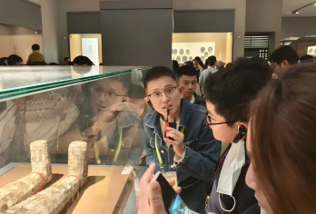 南京博物院2.5H资深文史大咖深度讲解 15人小团 可选含票【大咖带队，2.5小时深度讲解——专家领队，生动解读南博珍宝，历史艺术一网打尽。】