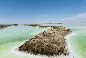 察尔汗盐湖+乌素特水上雅丹+雅丹地貌一日游【2-8人小团】【沙地摩托，湖中航拍等特色玩法等您随心挑选】