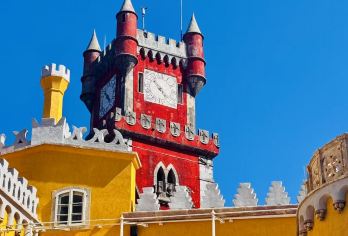 葡萄牙佩纳宫+雷加莱拉庄园+辛特拉+罗卡角中文一日游2人成团【辛特拉古城，一座被联合国列为世界自然与文化遗产的古城。】