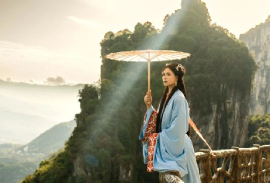 恩施清江大峡谷+地心谷一日游┃山水画卷•幽深河谷┃纯玩含接送【气势雄伟的土家人的母亲河，世界震撼的喀斯特地貌神奇蝴蝶岩！】