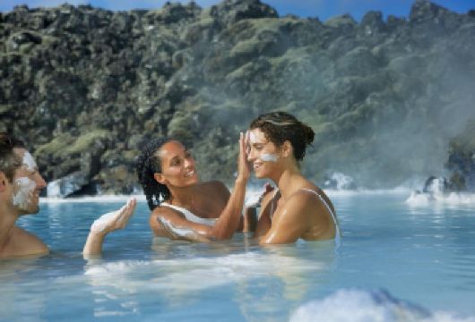 冰岛雷克雅未克黄金圈+蓝色泻湖+凯里德陨石坑【英文团】【小团体一日游，轻松游览黄金圈与蓝色泻湖。含蓝色泻湖门票，省心预订即可期待旅程】