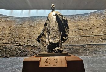 江西南昌汉代海昏侯国遗址+滕王阁+八一广场一日游可英文服务【可提供英文及小语种导游服务-往返接送-可选导游-可代订门票】