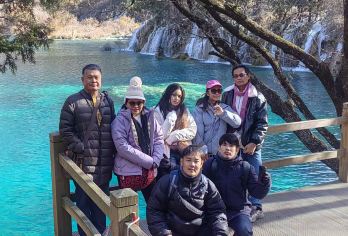 【英文讲解】九寨沟一日游多语种导游讲解｜泰语俄语德语西班牙语【[多语种专业导游]持国家导游资格证，英文流利，支持日 / 韩 / 法等小语种定制服务】