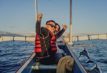 巴厘岛——罗威那海滩与海豚共度神奇早晨【在公海追逐野生海豚的神奇魅力，体验与海豚并肩畅游的乐趣，在充满活力的珊瑚礁和丰富多彩的海洋生物中浮潜】