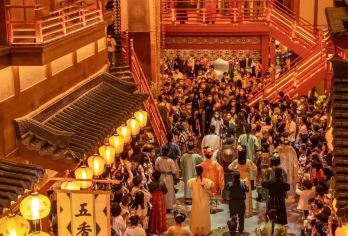 西安亲子游·长安十二时辰主题街区+汉服妆造+千古情一日游【漫游13朝古都，感受盛世长安，千年遗址，人文印记，触手可及，用脚步丈里历史，一日看尽长安花，一网打尽】