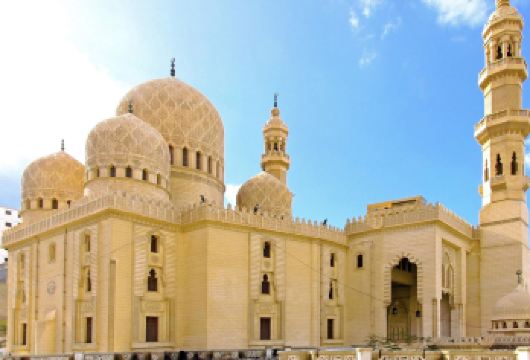 亚历山大文化之旅：凯特贝城堡与阿布阿巴斯清真寺【从欧洲枢纽的中心曼希亚广场出发，旅程将在穆罕默德·阿里雕像前稍作停留后展开。 探索历史居住区的遗迹，包括泰尔巴纳清真寺、海亚廷市场和赞凯特·埃尔西塔特。漫步法兰萨街。 参观阿布·阿巴斯清真寺和港口，乘船经过凯特贝城堡前往拉斯埃丁宫。欣赏滨海大道风光，最后抵达瑞典文化中心。】