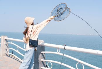 【自驾前往】厦门赶海一日游●可选厦金湾/小嶝岛赶海+帆船午餐【[地道赶海]精选渔民滩涂，丰收和景色兼得，渔民赶海教练，经验丰富，全程带玩，风趣幽默】