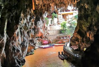 建水十七孔桥+团山民居+建水燕子洞一日游【包车随心游】【跟随建水小火车的步伐游览沿线景点，可与小火车同步出发，也可选择错峰出游！】