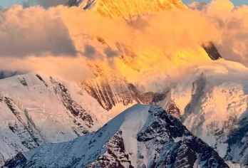 泸定+泸定桥+博物馆+海螺沟一日活动·上门接送·纯玩包车【[度假精选]一单一团+自由出发+藏家体验+美食推荐+摄影拍照摄属于你的风景大片】