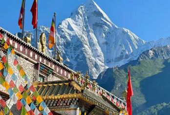 四姑娘山一日游|高山湖泊&雪山&租车【俯瞰辽阔的山谷溪流、巍峨的雪山和翻滚的云海 探索西藏边境地区原始、未受破坏的美景。 如果您需要包车服务，我们还提供经验丰富的司机的包车套餐，使出行变得简单、方便、安全。】