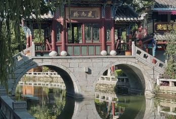 云南楚雄彝人古镇+元谋土林+浪巴铺土林一日游中英文服务【彝人古镇火把映狂欢，元谋土林塑百万年奇境，黑井盐都溯千年马帮】