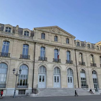 法国马赛老港-韦洛德罗姆球场-隆尚宫-法罗宫一日游