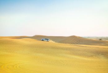 迪拜网红沙漠冲沙 包车一日游【品质冲沙+骑骆驼+表演+手绘】【行程灵活定制，适配多元需求】