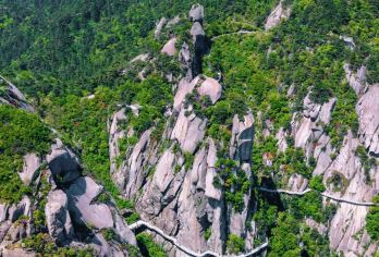 安庆天柱山＋倒扒狮步行街一日游【奇峰古韵2-8人小团】【天柱山揽奇峰云海，倒扒狮寻市井遗韵，2-8 人小团纵览皖江风华。】