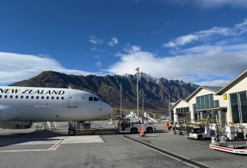 新西兰 皇后镇接机/送机（可定制周边游）市区酒店接送【专属客服和本地中文司机，一家一团包车】