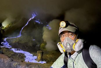 巴厘岛伊真火山蓝火徒步一日游 - 私人旅游选择【令人兴奋的夜间徒步旅行：挑战自己，进行一次激动人心的伊真火山徒步旅行，并在这次山地探险中见证令人着迷的蓝色火焰。 全包式便利：享受无压力的体验，所有安排都已妥善，包括交通和许可证。 徒步后放松：经过一夜的徒步旅行后，您可以参观美丽的咖啡种植园和附近的瀑布来放松身心。】