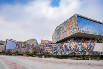 重庆白公馆+渣滓洞+磁器口+川美新校区+罗中立美术馆一日游【可选英文导游|专车接送|行程可调|可定制行程】