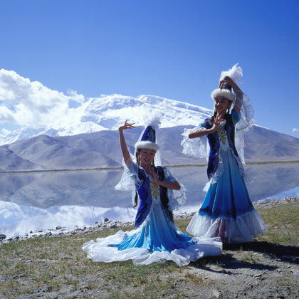 喀什地区帕米尔高原+慕士塔格峰-喀拉库勒湖景区+白沙山-白沙湖景区一日游