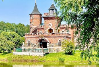 伏尔加庄园一日游【伏尔加庄园一日游】往返直通车+门票【[浪漫之旅]景色更是美不胜收，适合爱人，亲子家人一同度过美好时光的地方！】