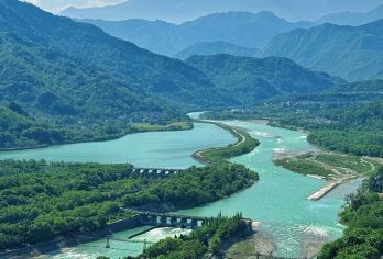 都江堰+青城后山一日游【1单1团·赠盖碗茶·纯玩三环内接送】【[赠送正宗四川盖碗茶]品都江堰景区内茶舍盖碗茶，放慢游玩脚步，有山有水有茶，感受巴蜀文化！】