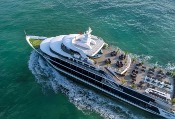 河内出发：下龙湾一日游【豪华游轮+皮划艇+海鲜自助餐】【[联合国教科文组织奇迹] 探索下龙湾的联合国教科文组织遗址：天堂岛、惊讶洞和 Luon 洞——*令人惊叹的自然风光。 [全包体验] 包括酒店接送、午餐、下午茶、皮划艇或竹船、门票和专业英语导游。 [保证**价格]持牌运营商直销，无中间商，无隐藏费用。安全可靠，专业行程管理。】