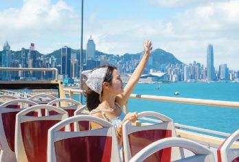 【香港一日游-含落日飞车/叮叮车/维港夜游轮】星光大道+午餐【[三重体验维港]①星光大道赏港岛天际线 ②天星小轮横渡维港 ③太平山顶俯瞰壮阔的港湾】