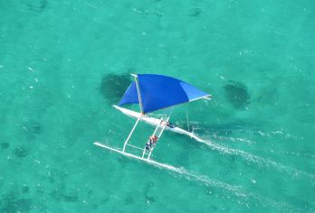 长滩岛日间 Paraw 航行【乘坐传统的木制和竹制帆船探索岛屿 沿着长滩岛的海岸线航行，放松身心，欣赏令人惊叹的热带风光 与朋友分享乐趣，享受一次难忘的岛屿冒险】