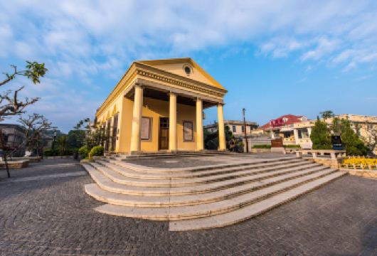 鼓浪屿+厦大外观+南普陀寺一日游【上门接赠送午餐+导游讲解】【[臻选线路]南普陀祈福，打卡山海健康步道，漫游海上花园鼓浪屿，深度游玩不虚此行。】