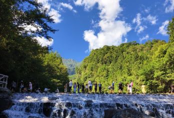 安徽池州九华山祈福观云海+平天湖包车一日游可英文服务【九华佛国沐千年香火，平天湖光映诗仙遗韵，灵山秀水涤尘世烦忧】