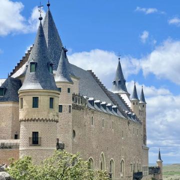 西班牙马德里出发塞哥维亚输水道-主座教堂-塞哥维亚城堡一日游