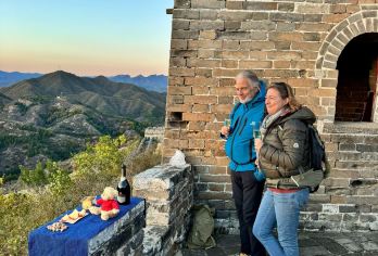 【私人团体酒店接送及大型团体】八达岭/慕田峪长城+交通【北京本地旅行社。服务很好。如果在行程中发现任何购物停留，我们将补偿您1000元人民币。 提供多种套餐（私人团体或个人团体） 感受长城的魅力，探索旅程】