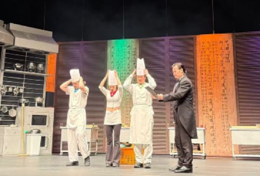 济州岛【中文包车】爱情乐园+黑猪肉+海底漫步+乱打秀一日【去权志龙开的咖啡馆，一杯咖啡一块蛋糕开启一天行程】