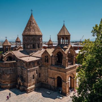 埃奇米阿津主教座堂+兹瓦尔特诺茨考古遗址+塞凡湖