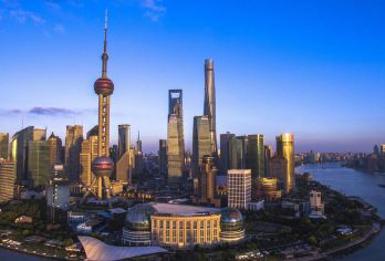 上海东方明珠+黄浦江游船+外滩一日游【登顶云端，在东方明珠的玻璃栈道触摸陆家嘴天际线】